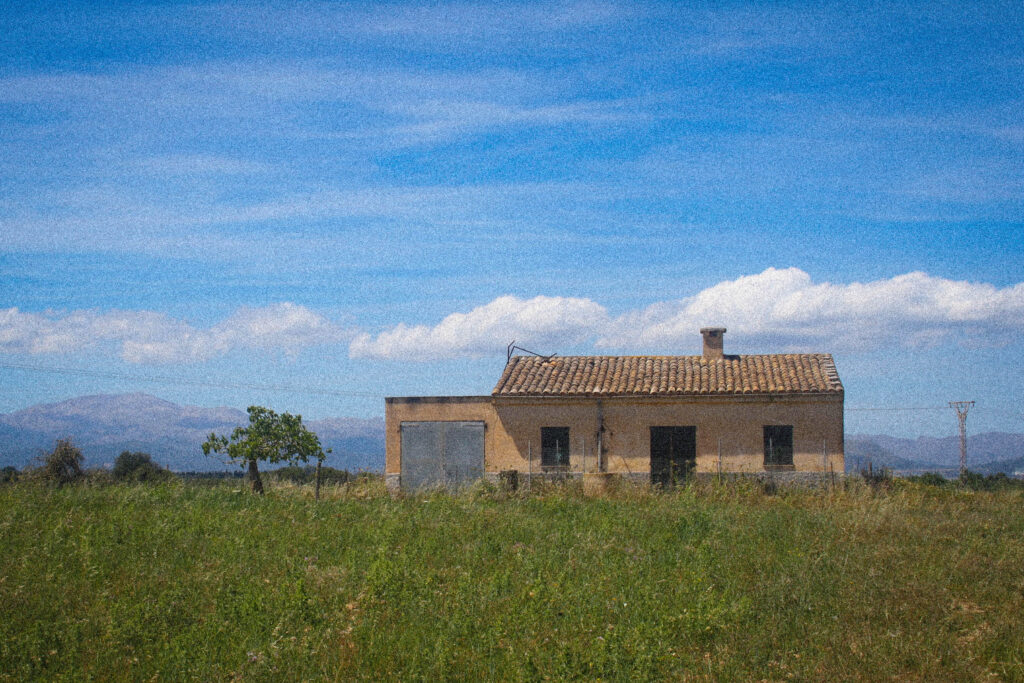 Old farmer's house in Mallorca, with the Serra da Tramuntana in the background.